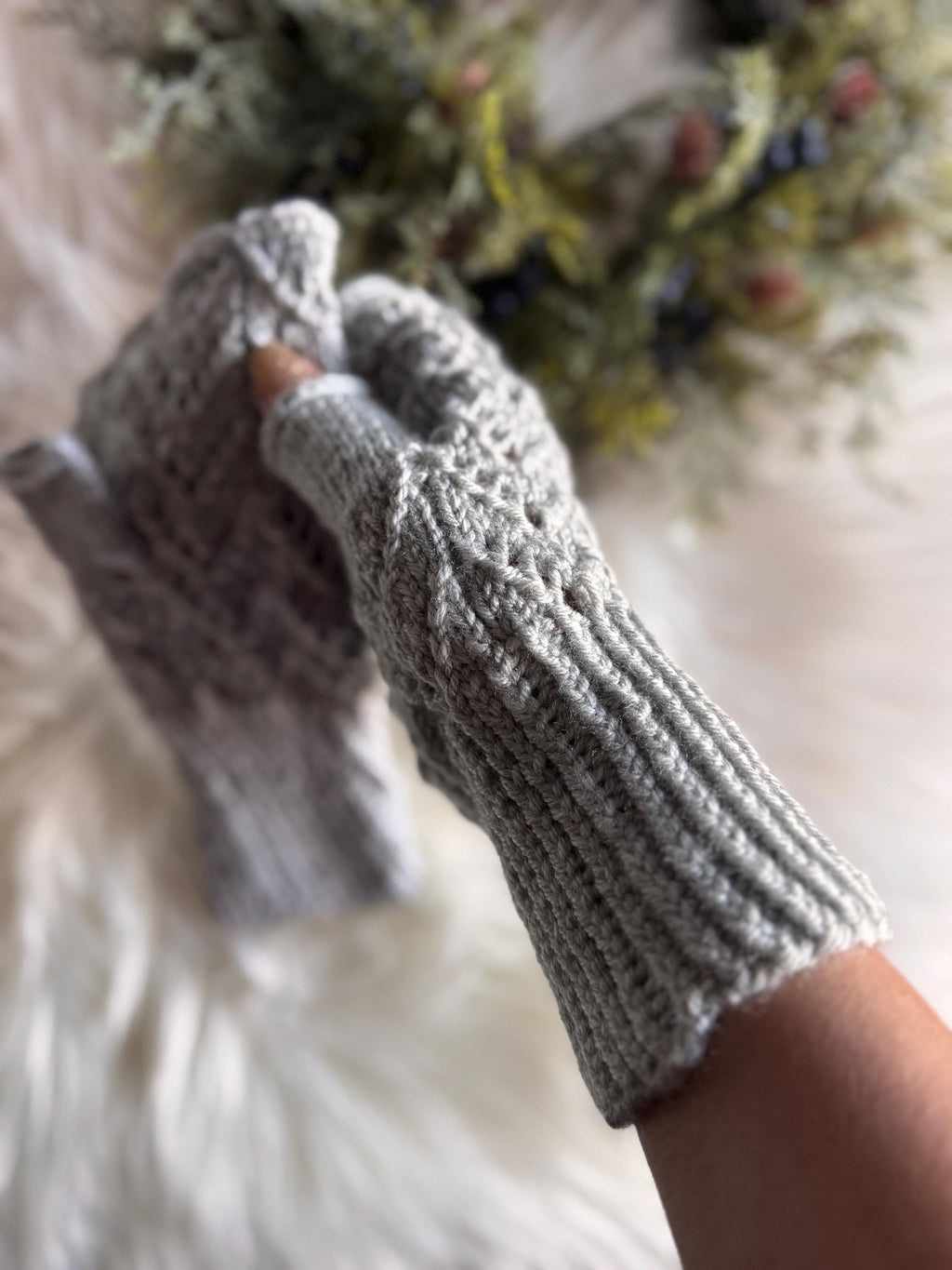 Wrist arm warmers in gray color/ texting gloves/ one size fits most female hands